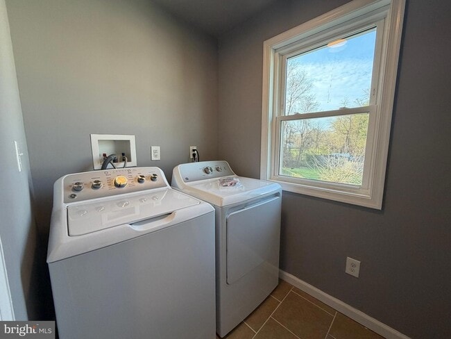 Building Photo - 5517 Schumacher Dr