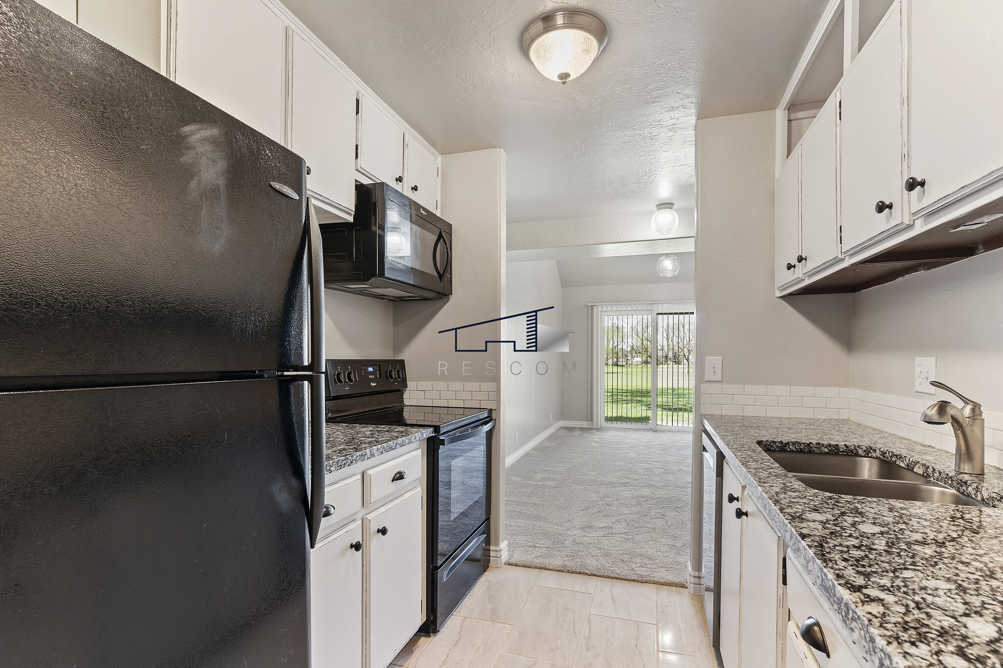 Building Photo - 26 White Barn Dr