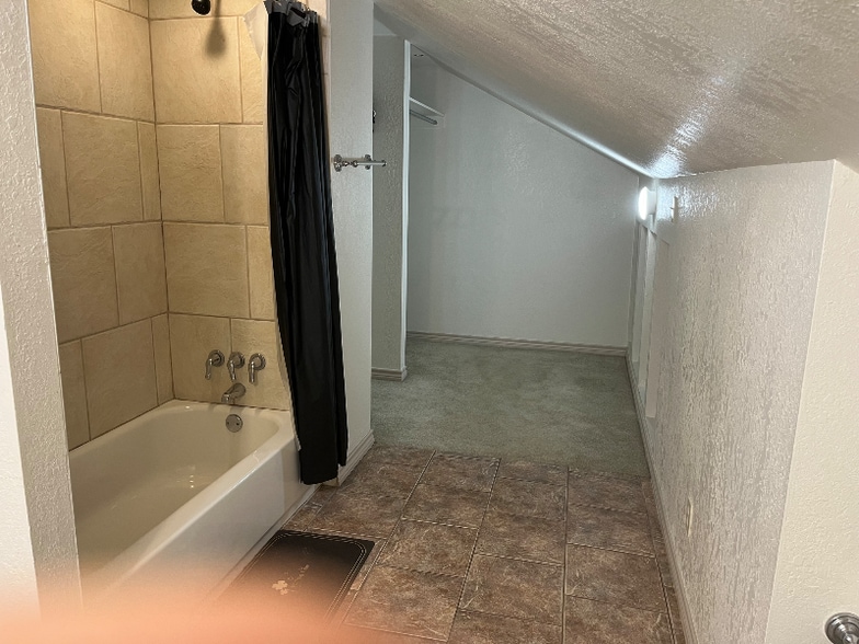 Building Photo - 8411 Echo Creek Ln