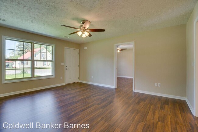 Building Photo - 3 br, 2 bath House - 395 Hendrixson Dr.