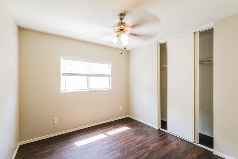 Building Photo - 11815 W Columbine Dr