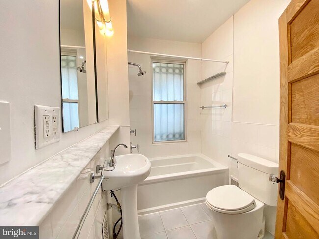 Building Photo - 140 Bryant St NW