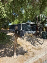 Building Photo - 11 Sunset St