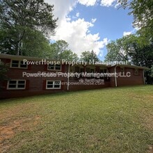 Building Photo - 3155 Oak Dr