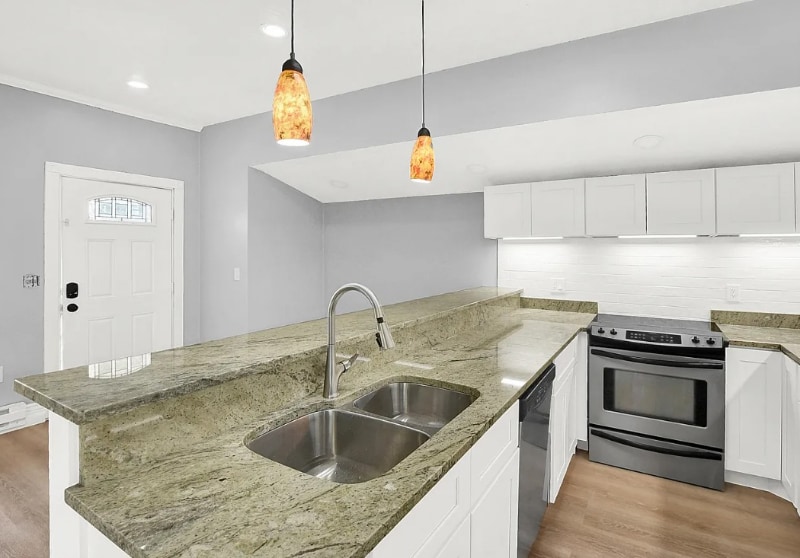 Building Photo - 523 Windsor St