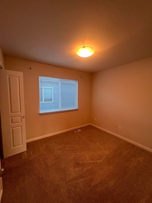 Building Photo - 174 Willow View Circle