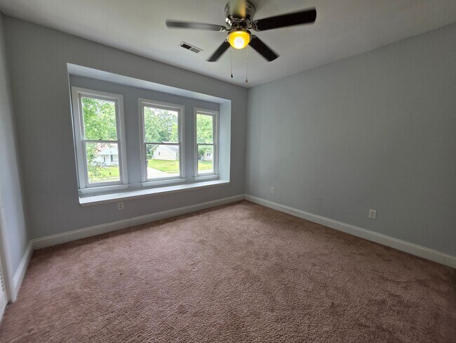 Building Photo - Charming 3-Bedroom Retreat Near Camp Lejeune's Main Gate