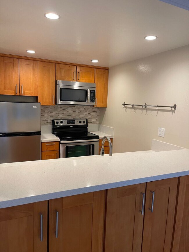 Building Photo - Spacious, open loft-style one bedroom with...