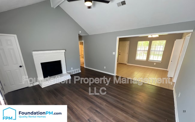 Building Photo - 5138 Chantilly Dr