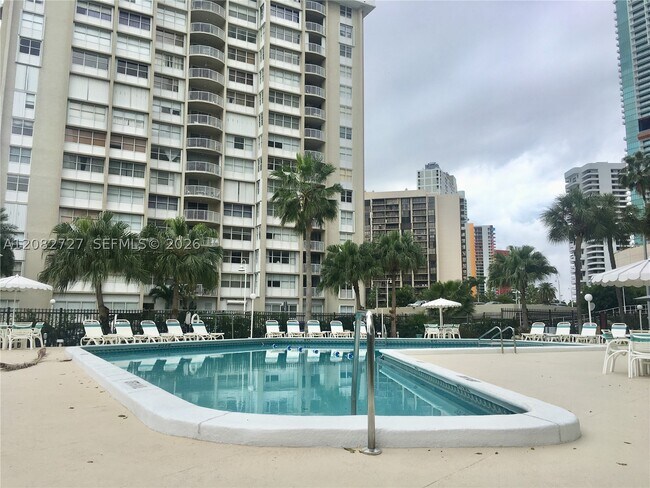 Building Photo - 1408 Brickell Bay Dr