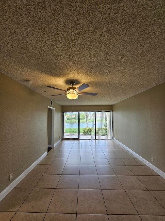 Building Photo - 1523 Lake Crystal Dr