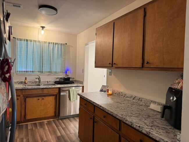 Building Photo - Affordable Living in Historic New Bern, NC!