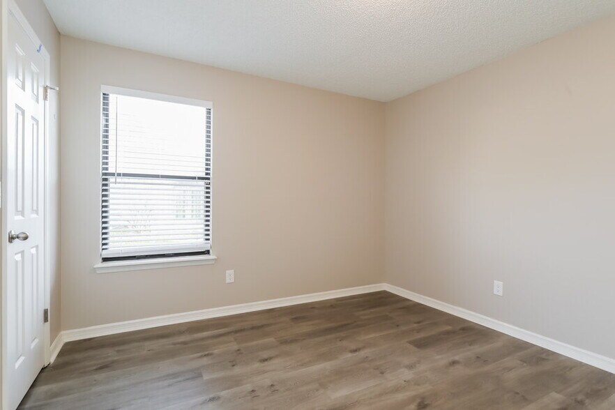 Building Photo - 7749 Pikes Peak Dr