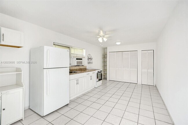 Building Photo - 877 W 33rd St