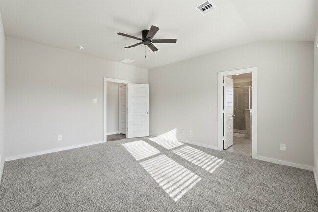 Building Photo - 18037 Martin Pines Dr