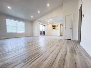 Building Photo - 8101 W Flamingo Rd