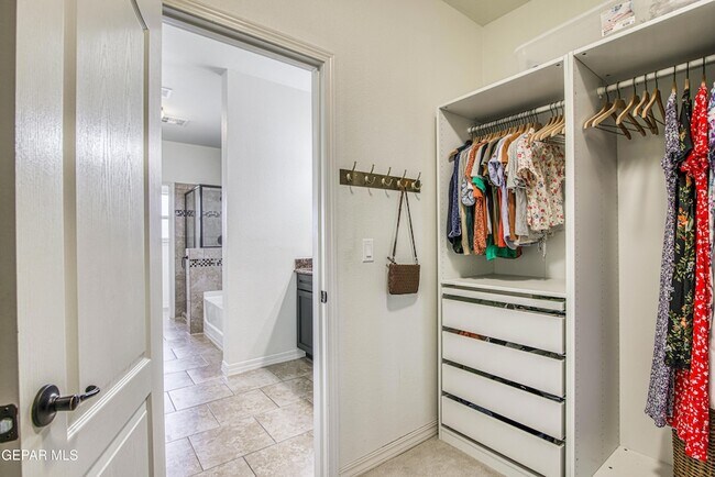 Building Photo - 7751 Enchanted Path Dr