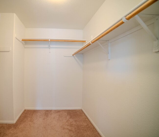 Building Photo - "Spacious 3-Bed, 3-Bath Gem on Bridgewood ...