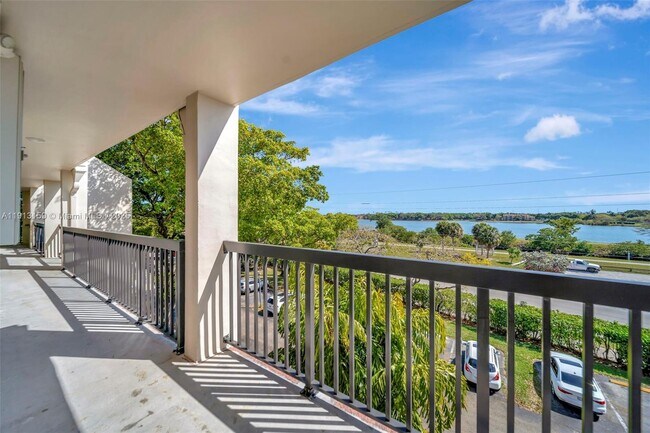 Building Photo - 117 Lake Emerald Dr