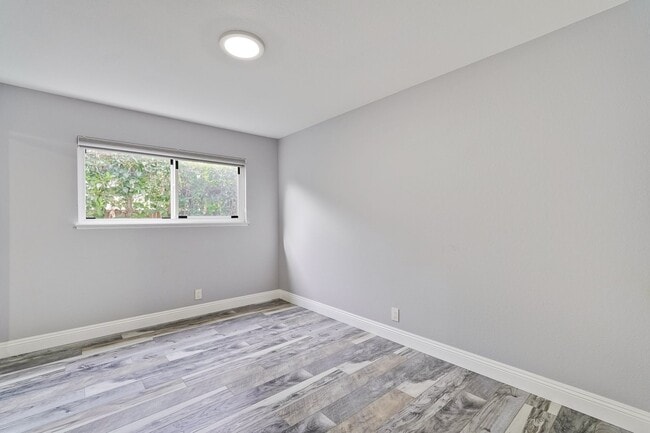 Building Photo - Stunning Single Family Home