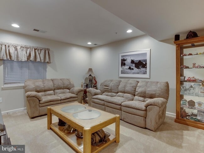 Building Photo - 8022 Forest Ridge Dr