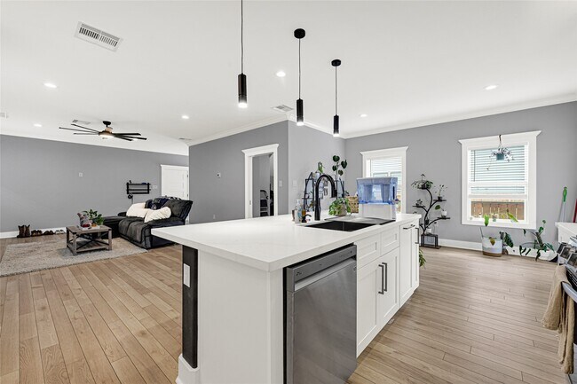 Building Photo - 3513 Omega St