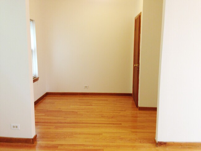 713 S Claremont, Apt 1, Apt 2 - Home Office - Harris Point Chicago