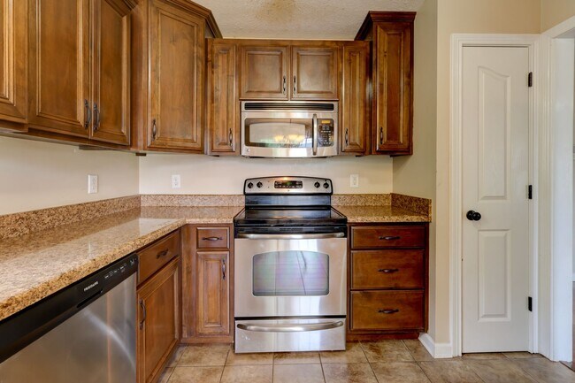 Building Photo - 2924 Brewster Drive