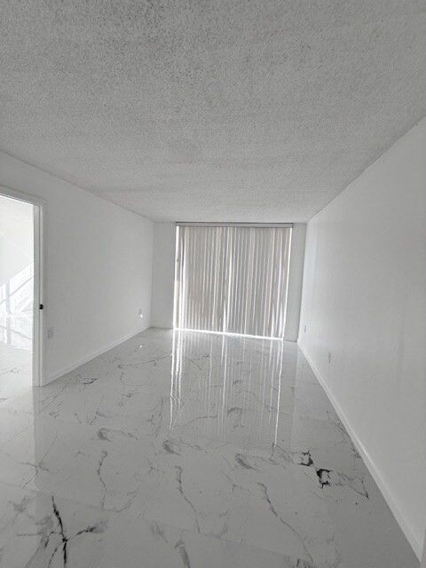 Building Photo - 1300 NE Miami Gardens Dr