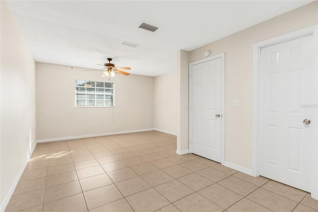 Building Photo - 2707 Lakewood Ln