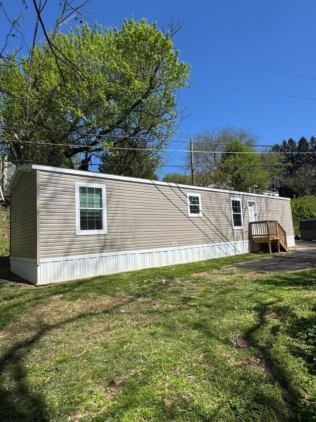 Building Photo - 465 Royal Manor Rd