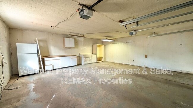 Building Photo - 2102 W Kiowa St