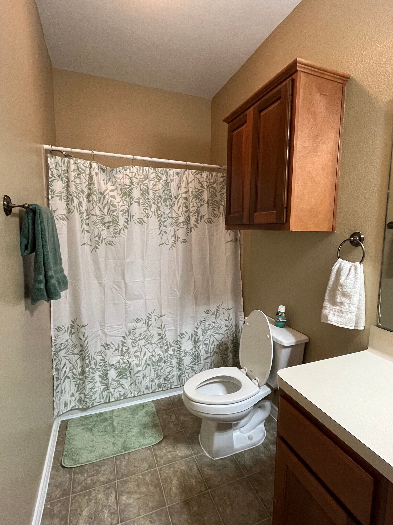 Private Bathroom for 3rd Bedroom - 1425 W Villa Maria Rd