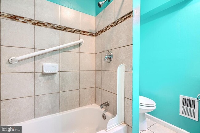 Building Photo - 2715 E Monument St