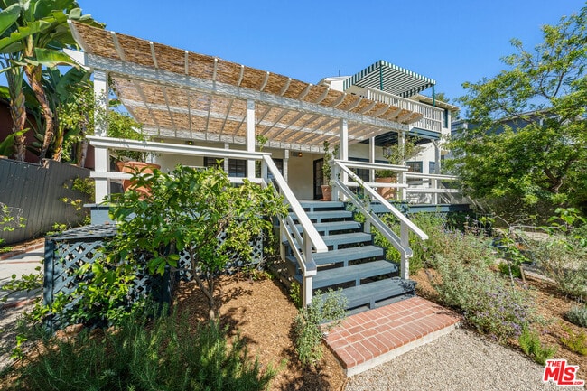 Building Photo - 2150 Moreno Dr