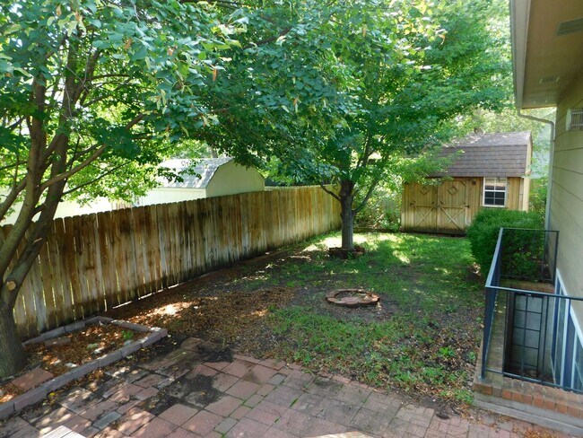 Building Photo - 2320 Gentry Ln