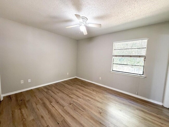 Building Photo - 817 Timbers Dr