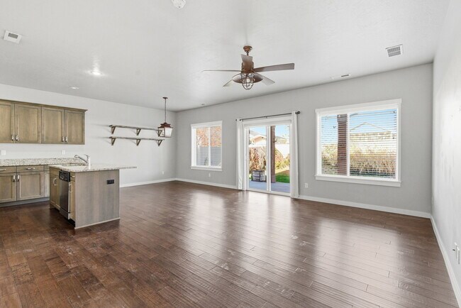 Building Photo - 9138 W Tillamook Dr