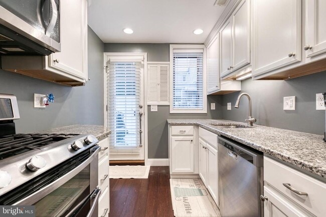 Building Photo - 1436 Reynolds St