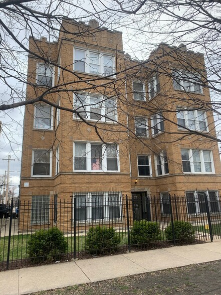 Building Photo - 2336 N Sacramento Ave