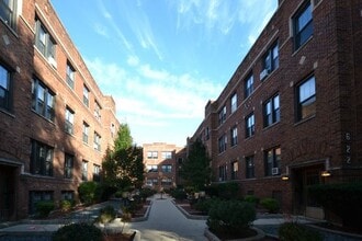 Building Photo - 836 W Cornelia Ave