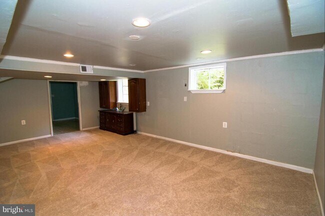 Building Photo - 6638 Holland St