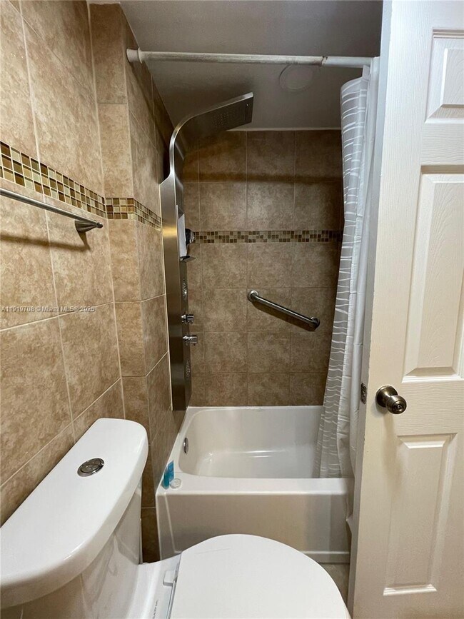 Building Photo - 1255 Collins Ave