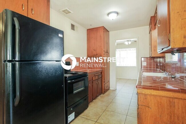 Building Photo - 3 Bedroom Pet-Friendly Home in Glendale, A...