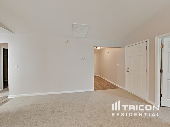 Building Photo - 2117 Clear Brook Dr