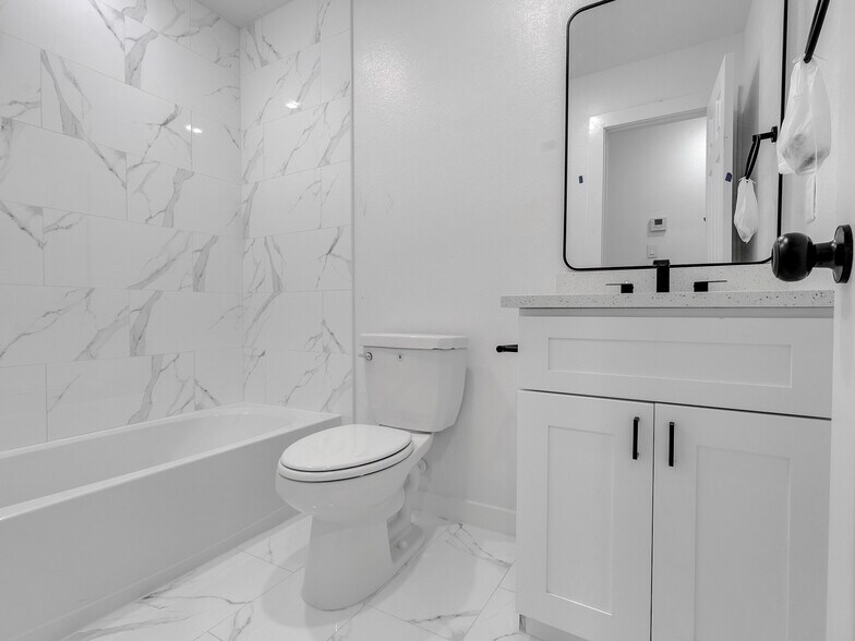 Building Photo - 8623 Homewood Ln