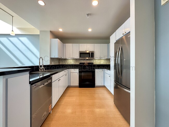 Building Photo - 1 Lakeside Dr