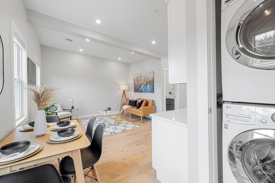 Building Photo - 338 Hurley St