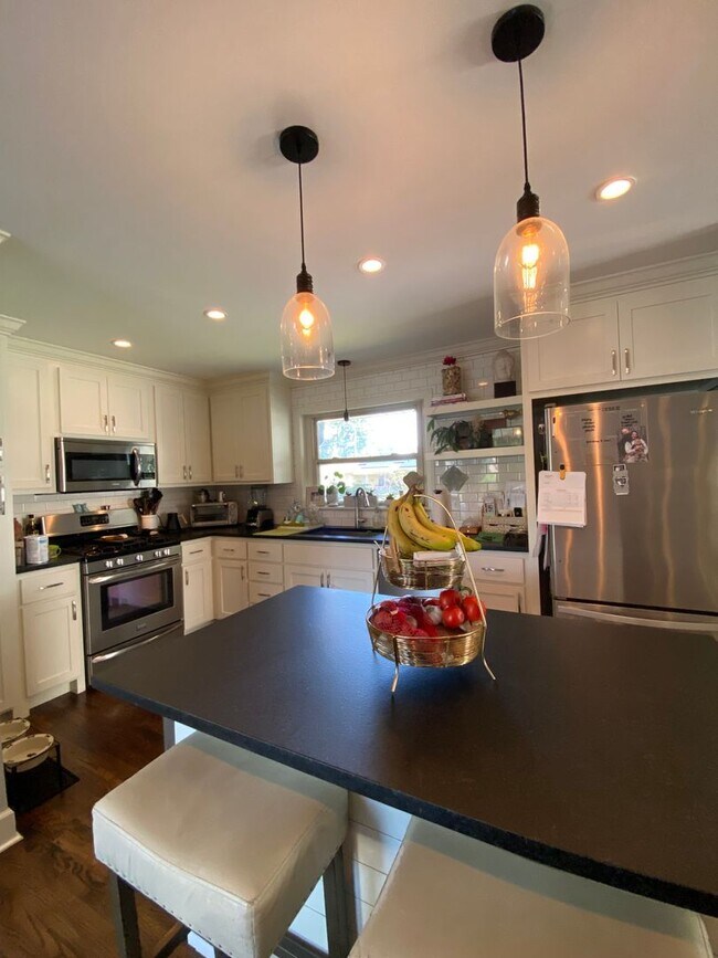 Building Photo - Darling renal in Lortondale