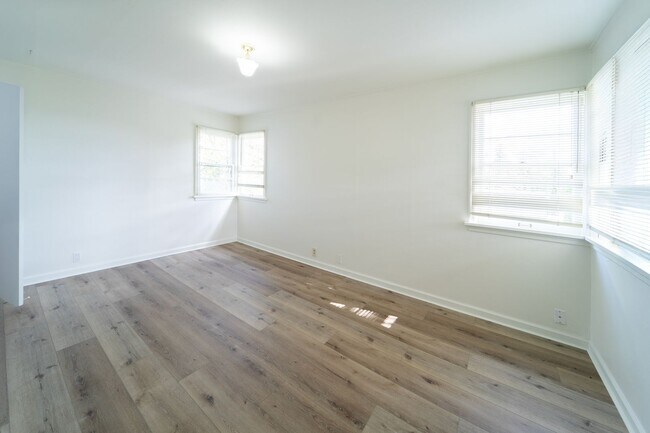 Building Photo - Gorgeous Hillsdale Home w/3 Decks, Picturesque Yard, Sauna, Garage & AC! Pets Welcome!